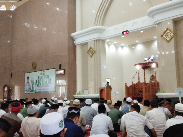 Puang Makka bawakan ceramah Islamiah pada Tabligh Akbar di Masjid Syekh Abdul Gani Bantaeng.