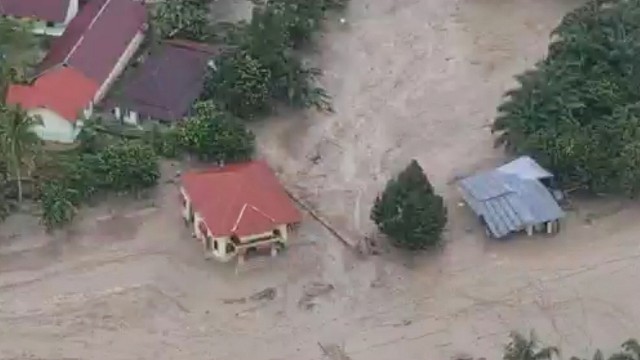 Pemantauan pasca banjir Luwu Utara oleh Nurdin Abdullah.