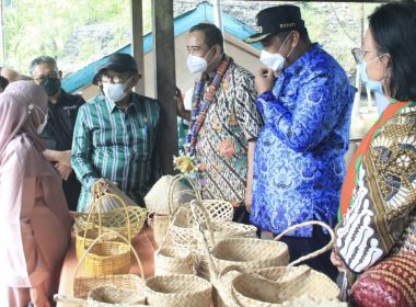 Sampel pengembangan pariwisata Indonesia di Desa Wisata Rammang-rammang.