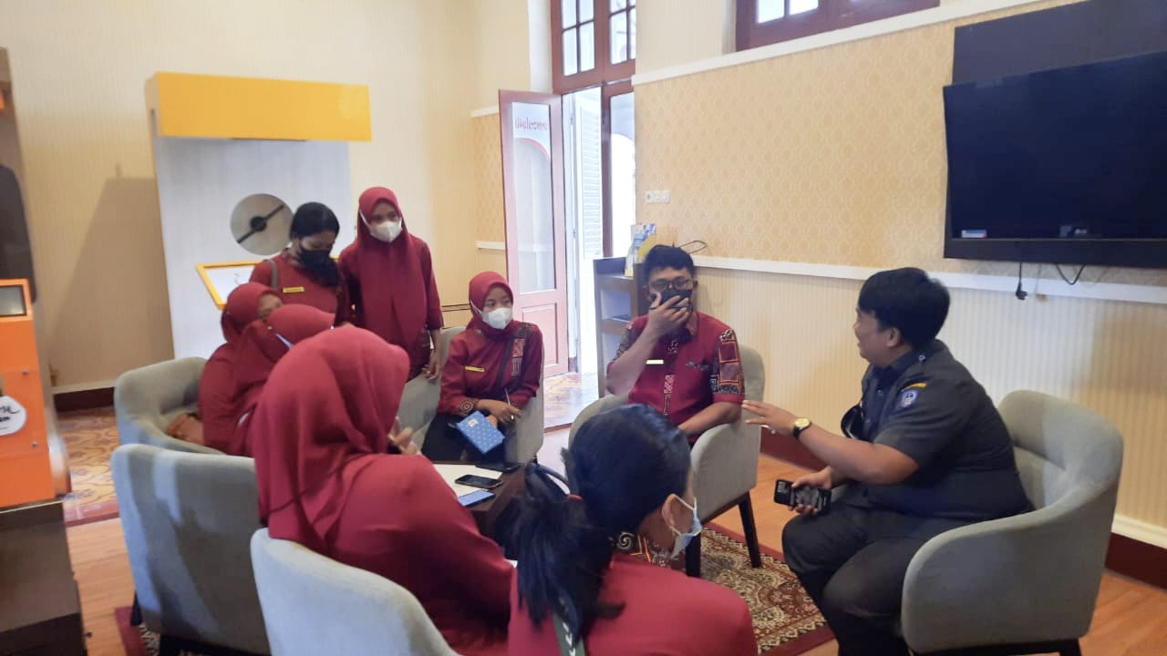 Mahasiswa Prodi DPA Poltekpar Makassar Tinjau TIC Gedung MULO Makassar