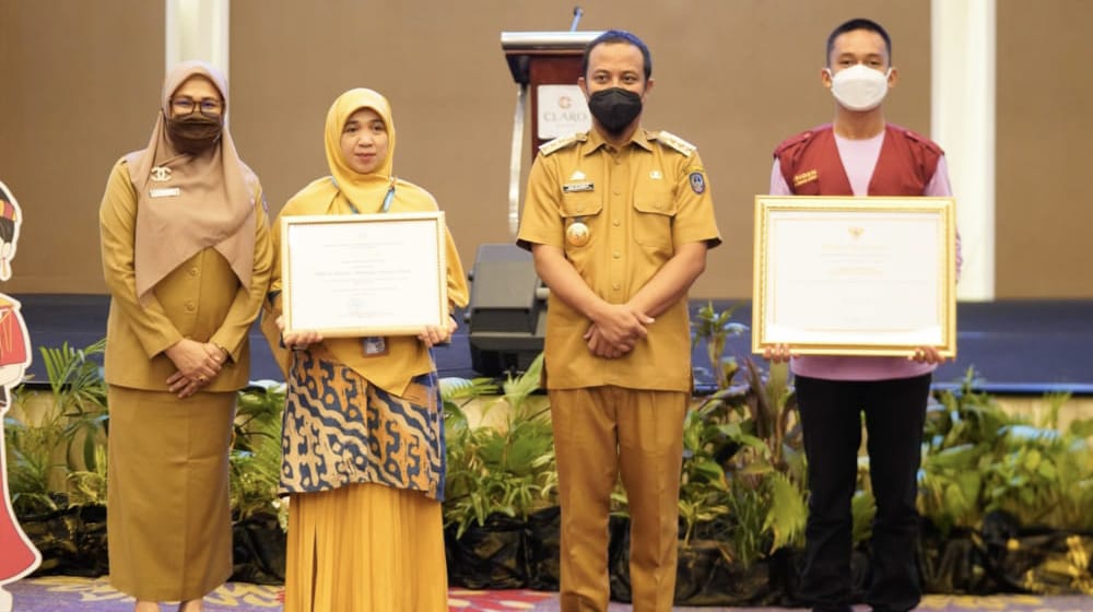 Penghargaan SRA SDIT Ar-Rahmah Makassar.